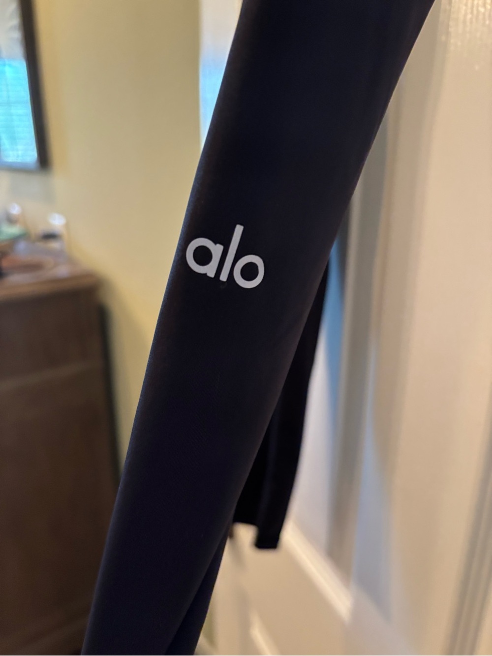 ALO High-Waist Black Active Leggings - Picture 2 of 6